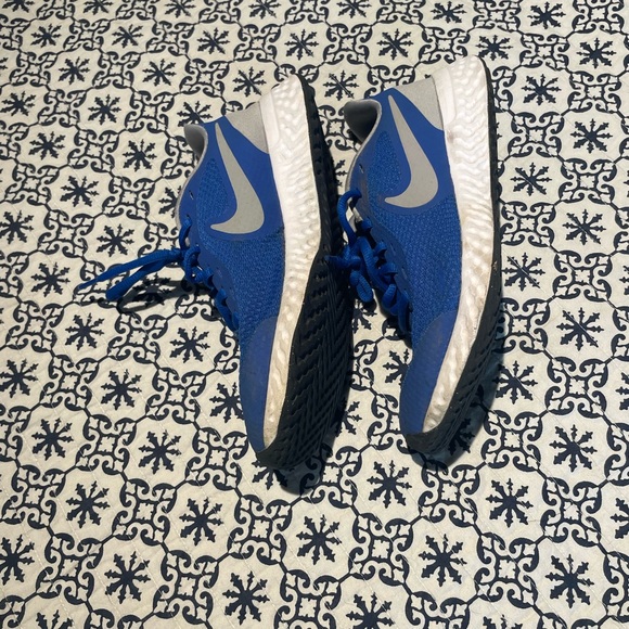 Nike Revolution boys athletic shoe - Picture 5 of 8